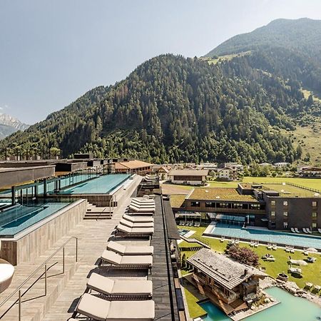 Alpine Luxury Spa Resort Schwarzenstein Lutago Esterno foto