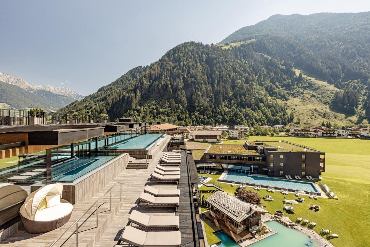 Alpine Luxury Spa Resort Schwarzenstein Lutago Esterno foto