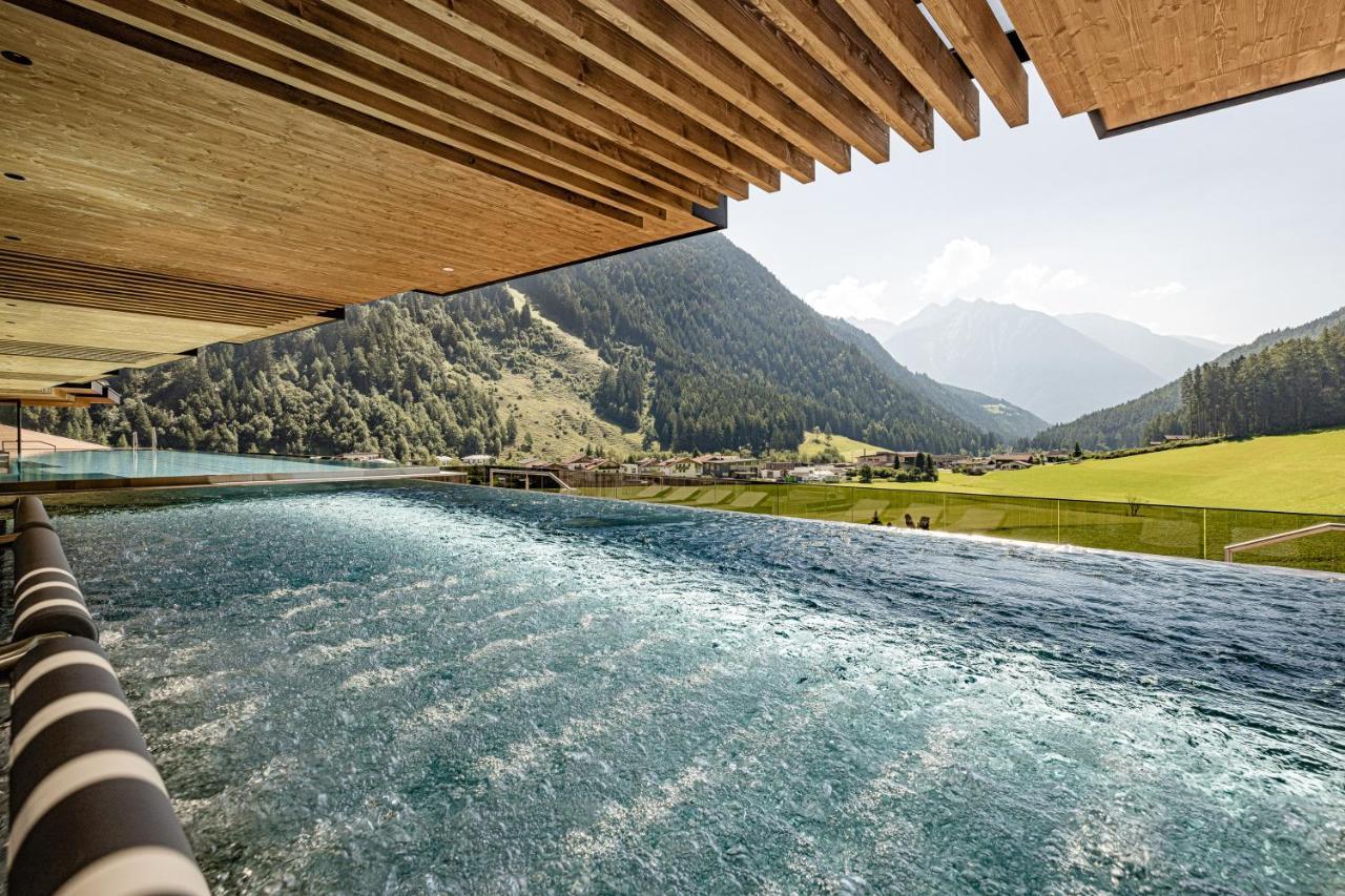 Alpine Luxury Spa Resort Schwarzenstein Lutago Esterno foto