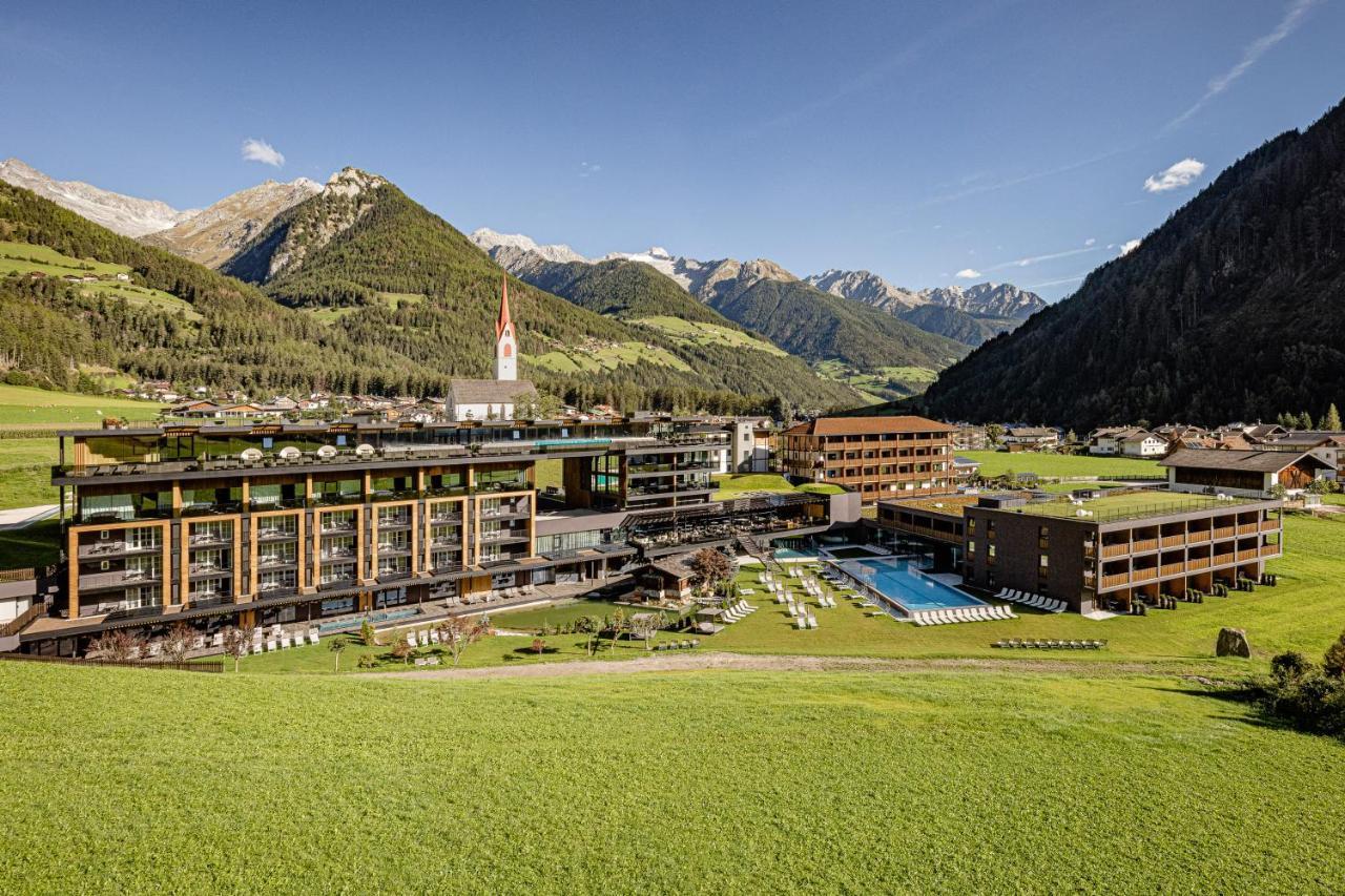 Alpine Luxury Spa Resort Schwarzenstein Lutago Esterno foto