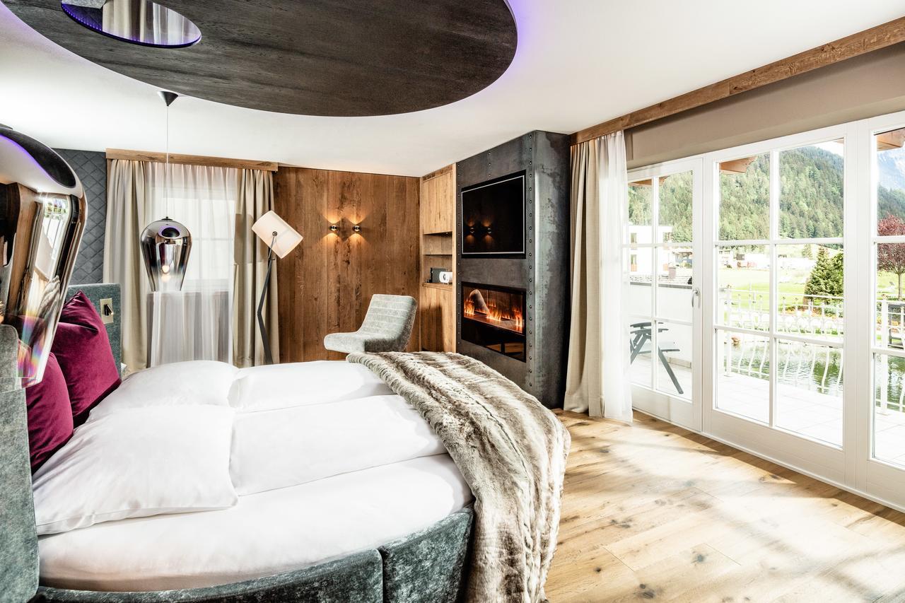 Alpine Luxury Spa Resort Schwarzenstein Lutago Esterno foto
